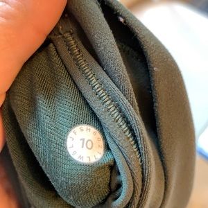 Lululemon size 10